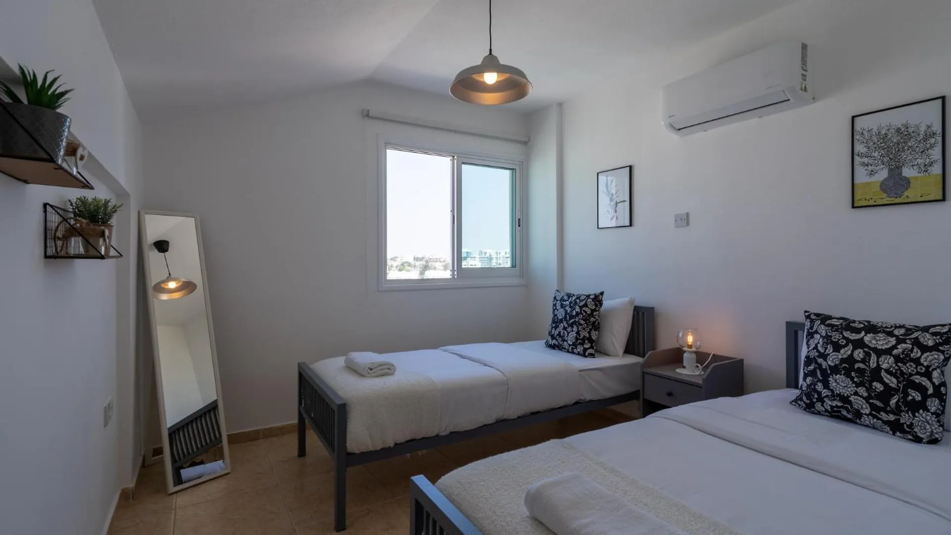 Chloris 3- Bedroom Apartment W/Pool In Larnaca Chipre