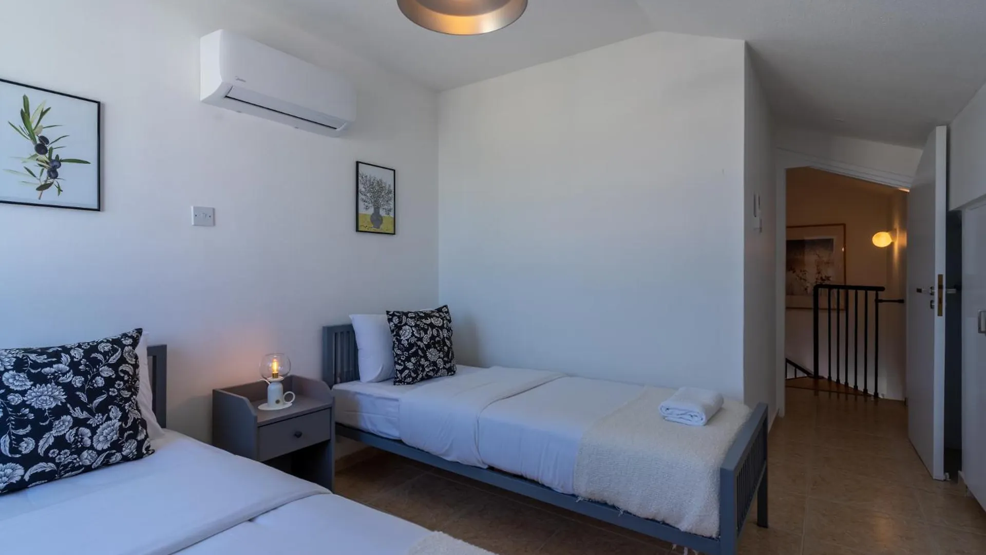 Chloris 3- Bedroom Apartment W/Pool In Larnaca 0*,  Chipre