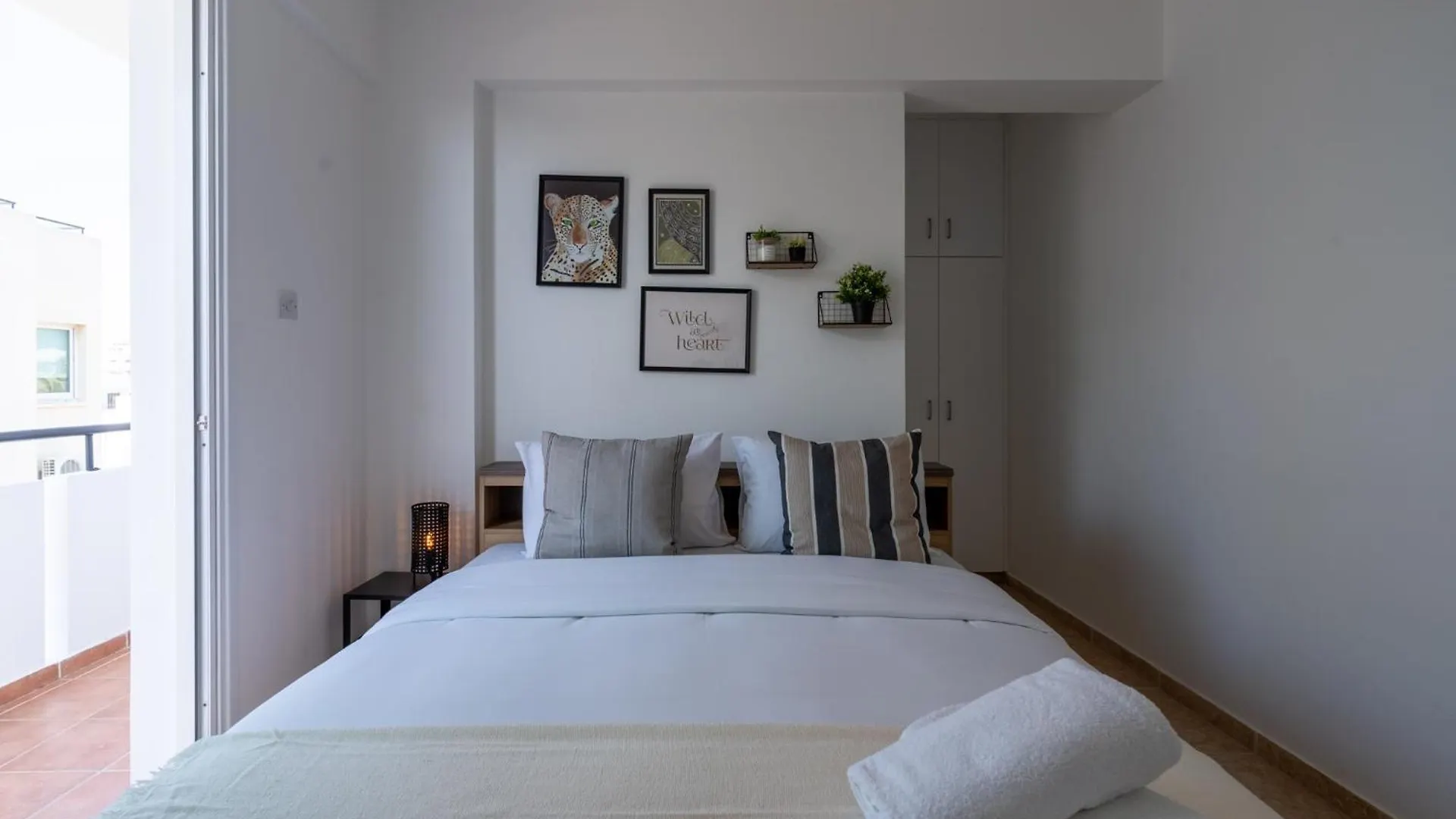Chloris 3- Bedroom Apartment W/Pool In Larnaca