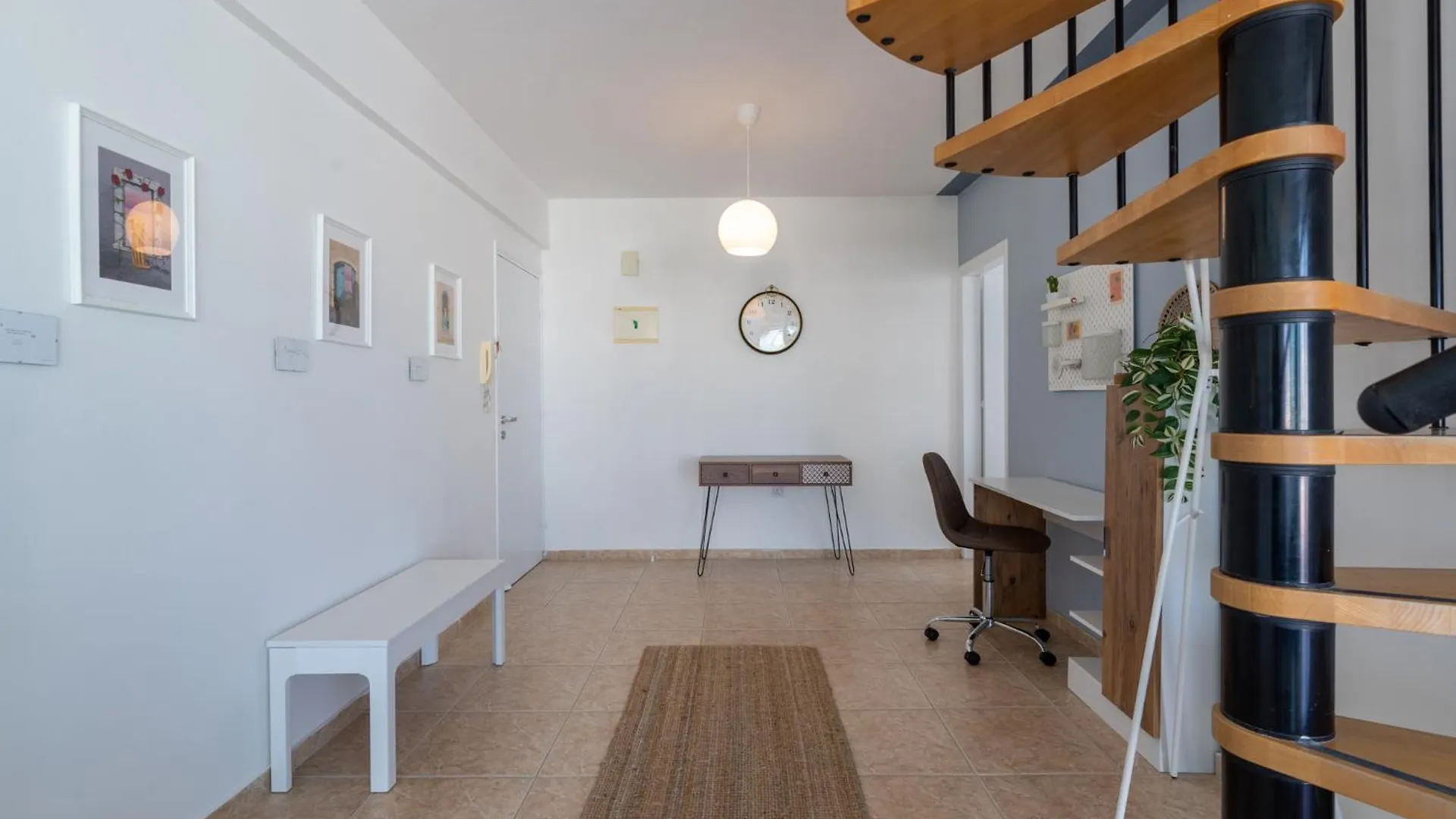 Chloris 3- Bedroom Apartment W/Pool In Larnaca Cyprus
