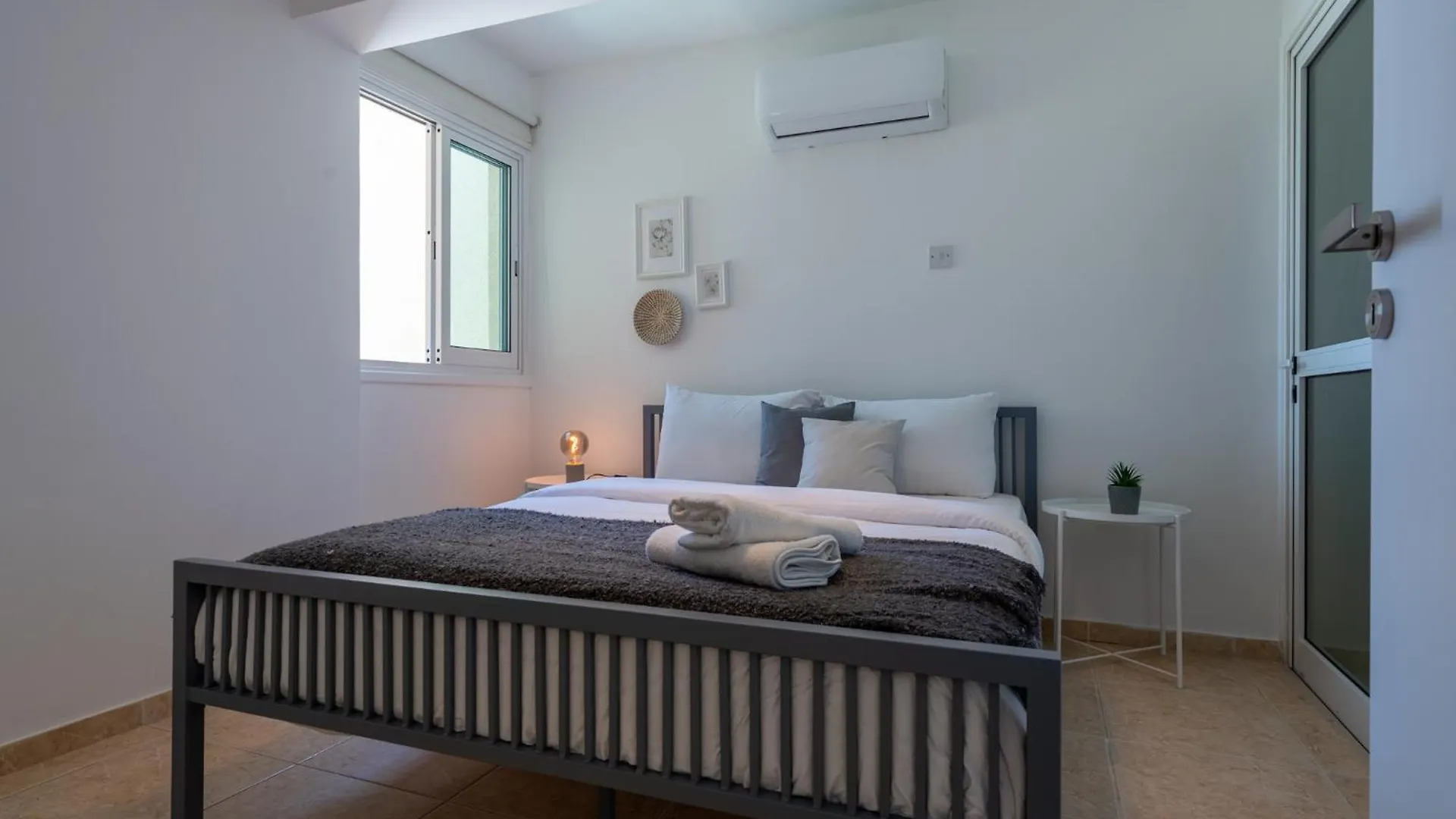 Chloris 3- Bedroom Apartment W/Pool In Larnaca Cyprus
