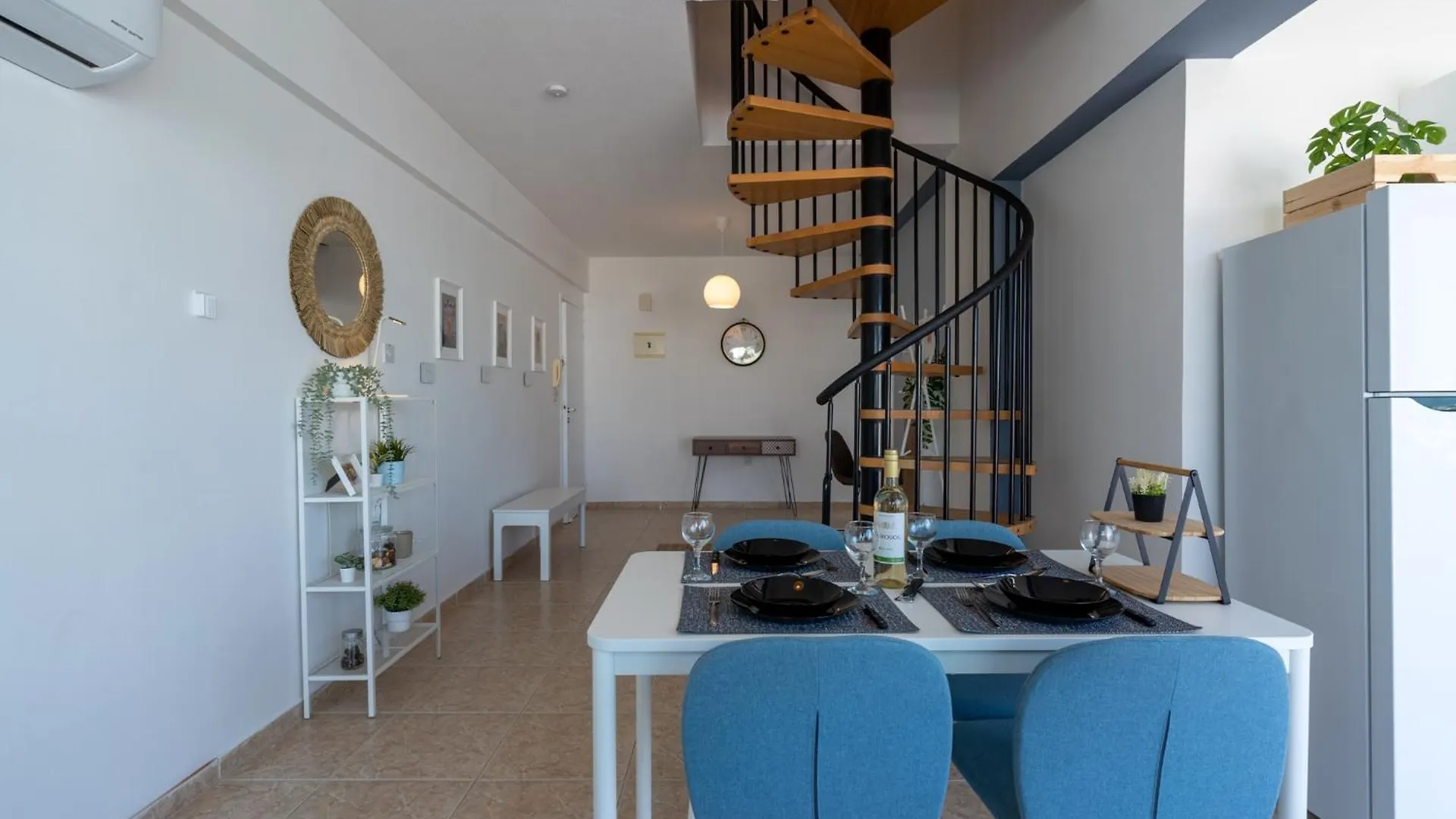 Chloris 3- Bedroom Apartment W/Pool In Larnaca 0*,