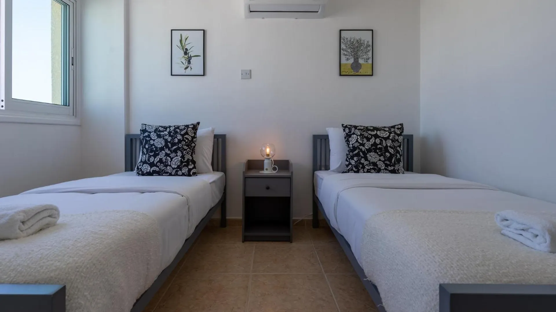 Chloris 3- Bedroom Apartment W/Pool In Larnaca
