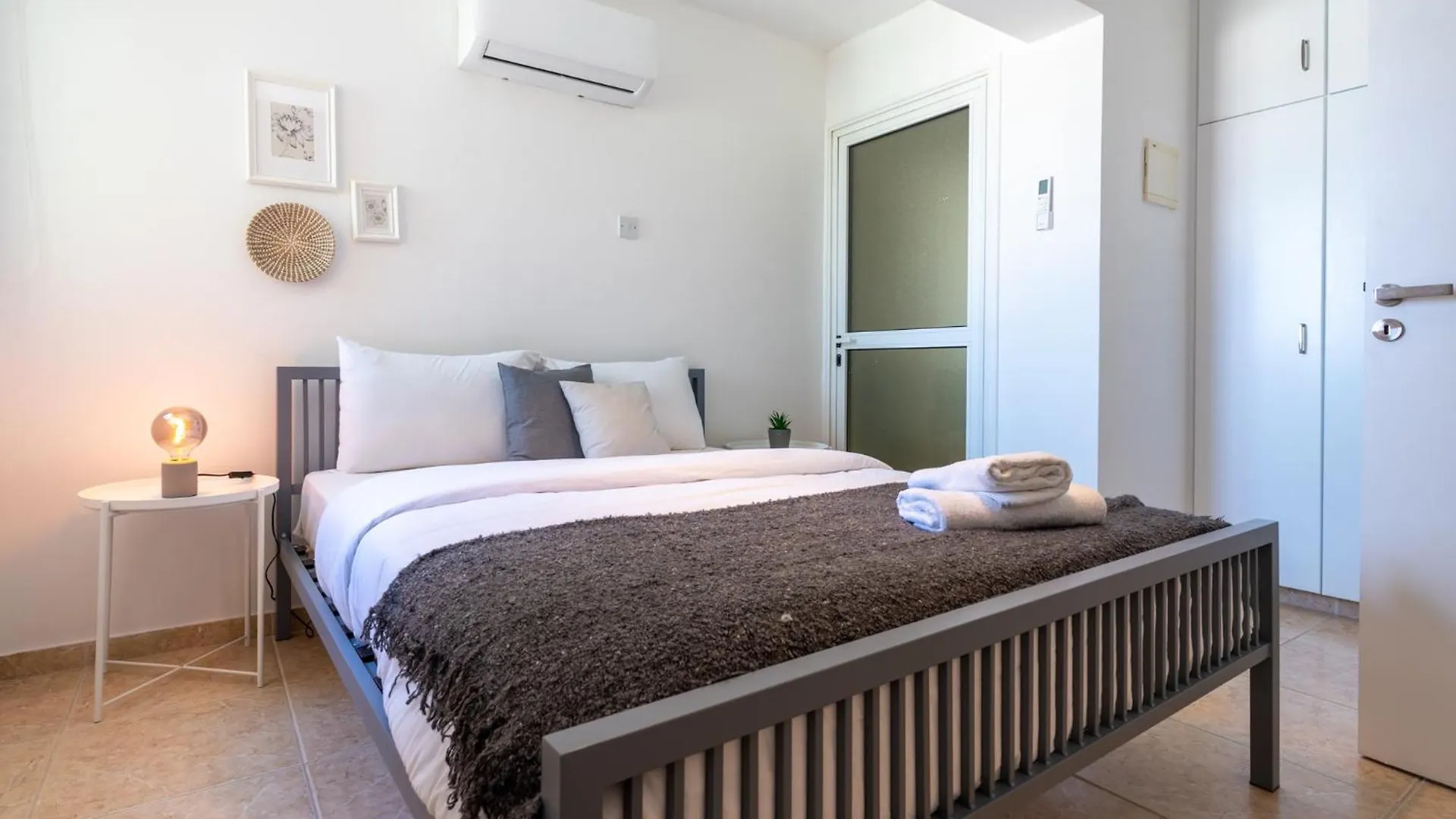 Chloris 3- Bedroom Apartment W/Pool In Larnaca