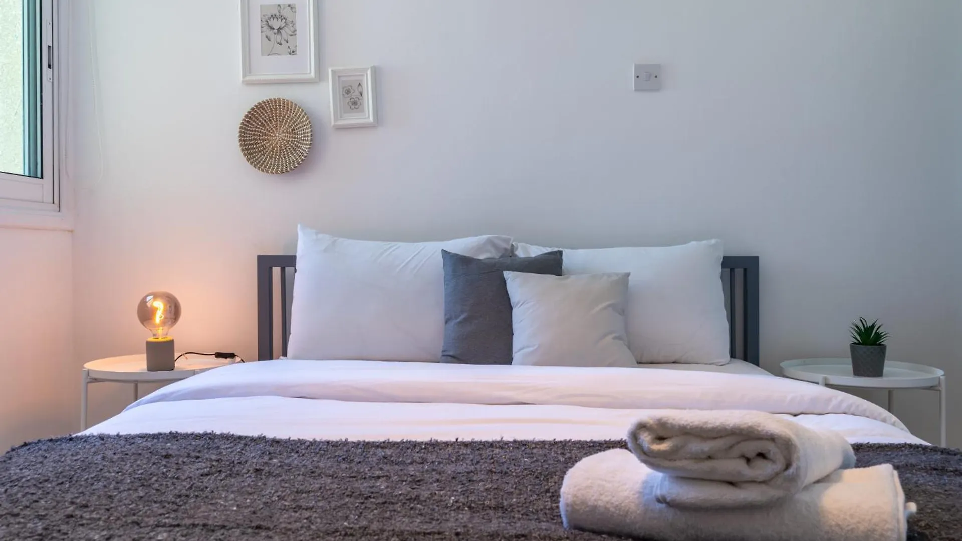 Chloris 3- Bedroom Apartment W/Pool In Larnaca