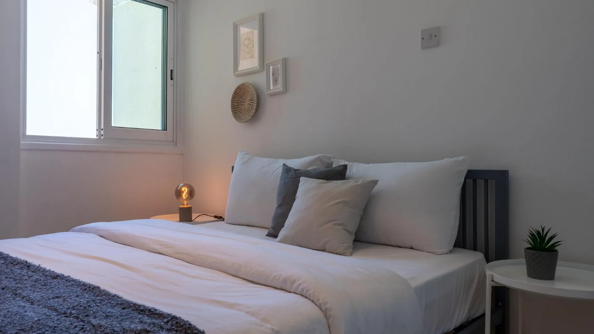 Chloris 3- Bedroom Apartment W/Pool In Larnaca Cyprus