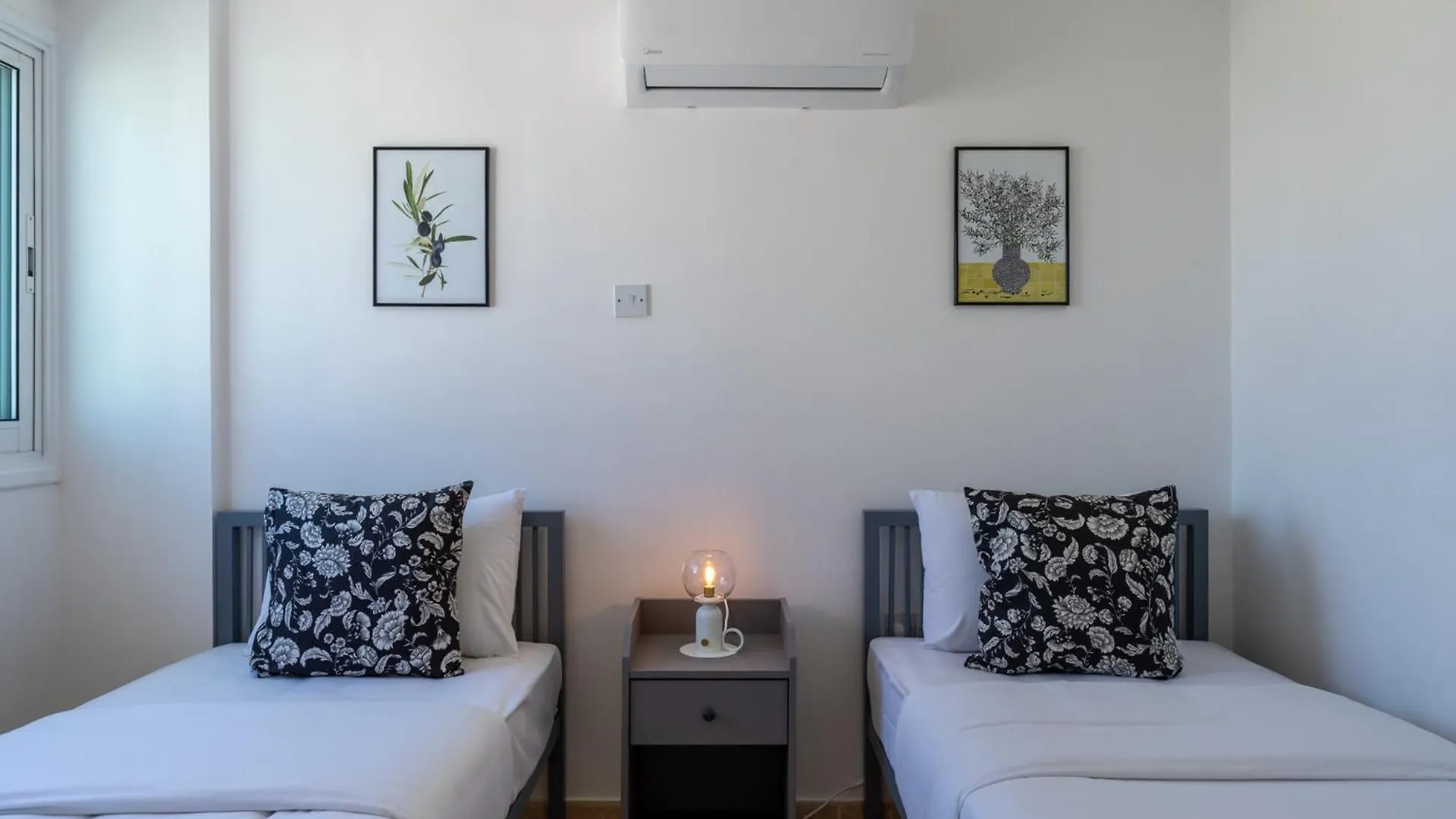 Chloris 3- Bedroom Apartment W/Pool In Larnaca