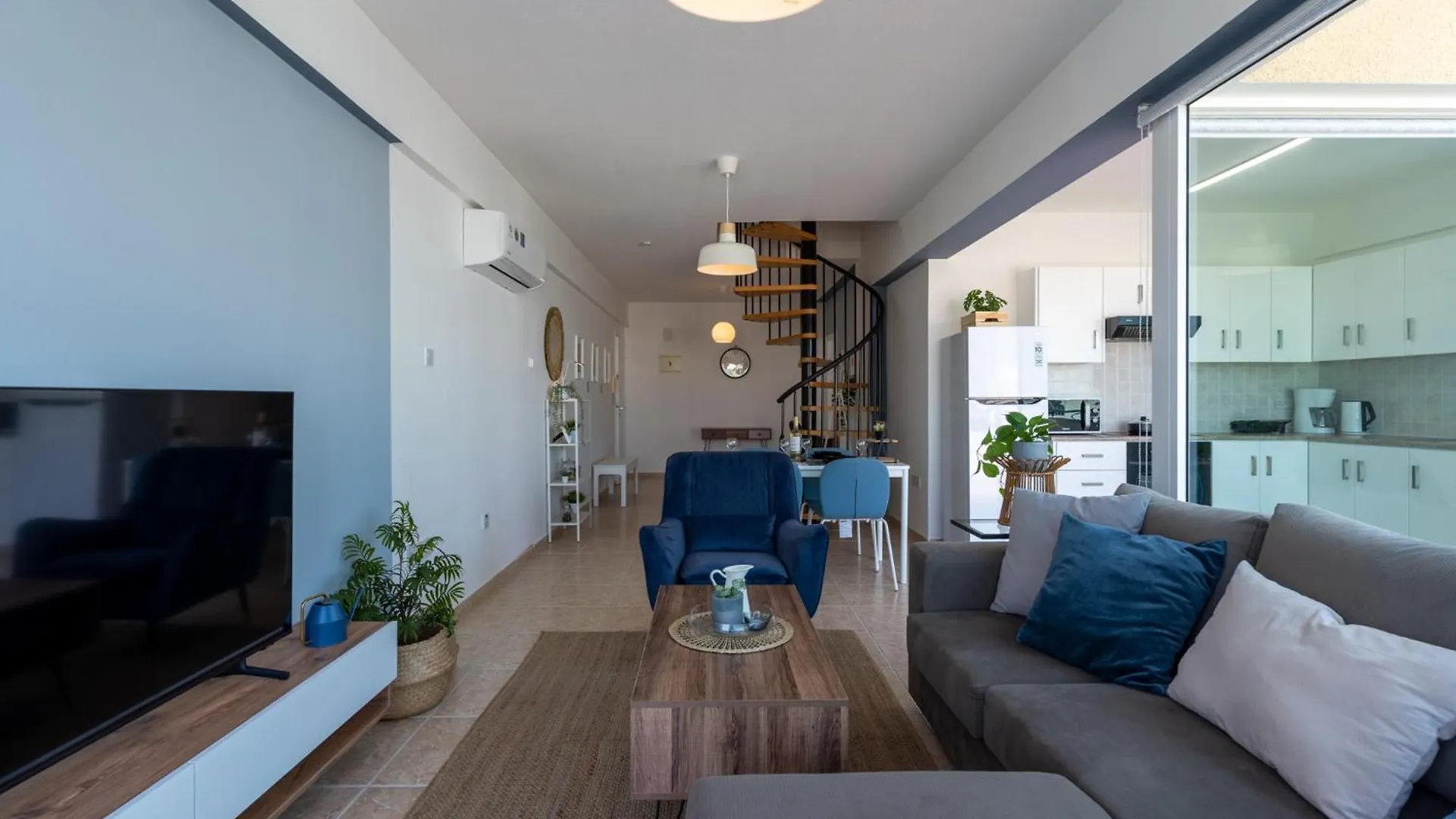 Chloris 3- Bedroom Apartment W/Pool In Larnaca 0*,  Cyprus