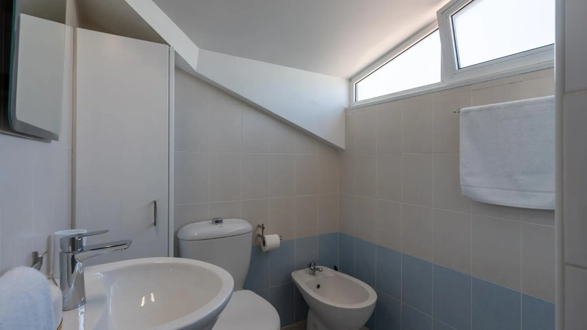 Chloris 3- Bedroom Apartment W/Pool In Larnaca Cyprus