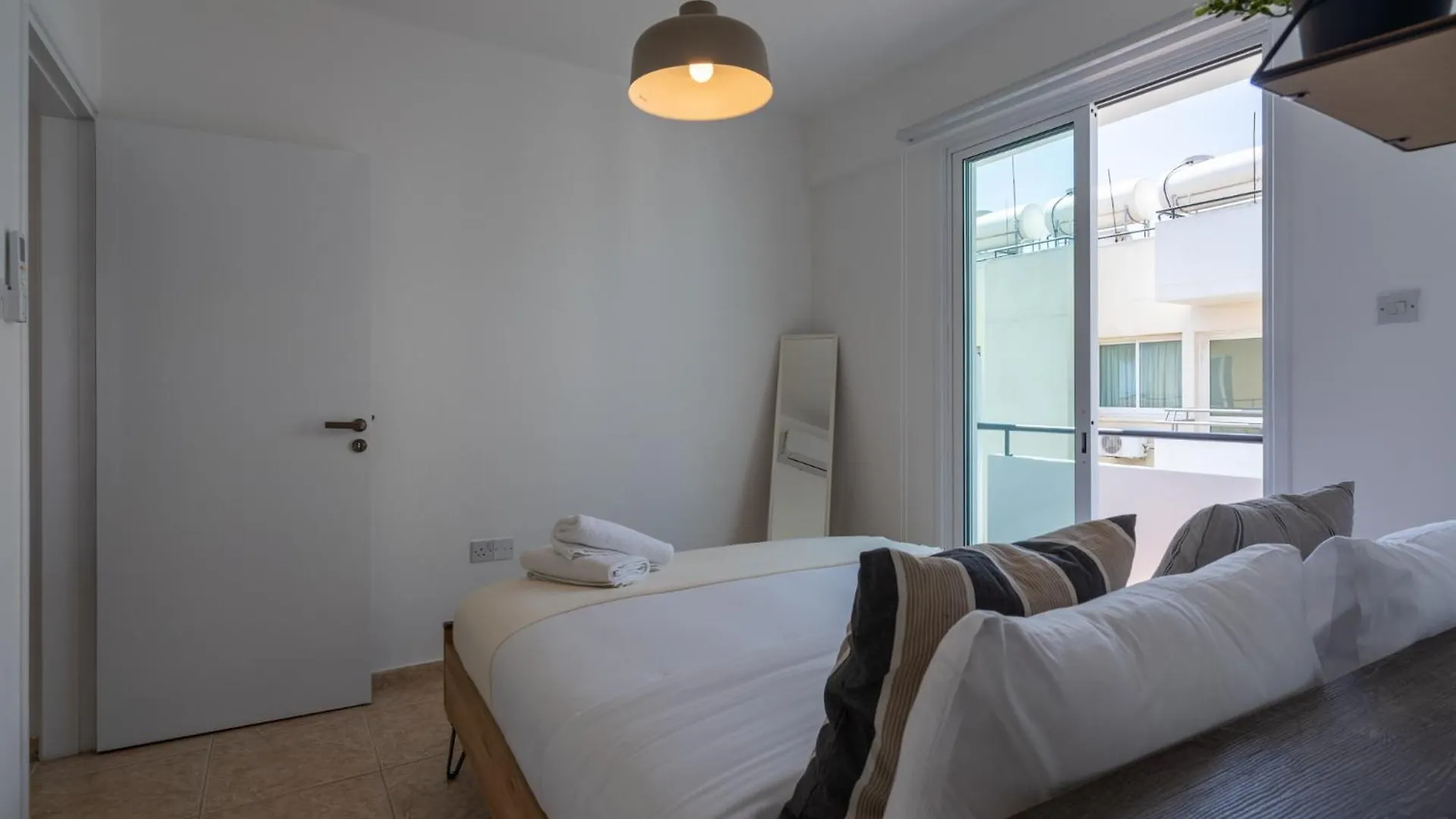 Chloris 3- Bedroom Apartment W/Pool In Larnaca Cyprus