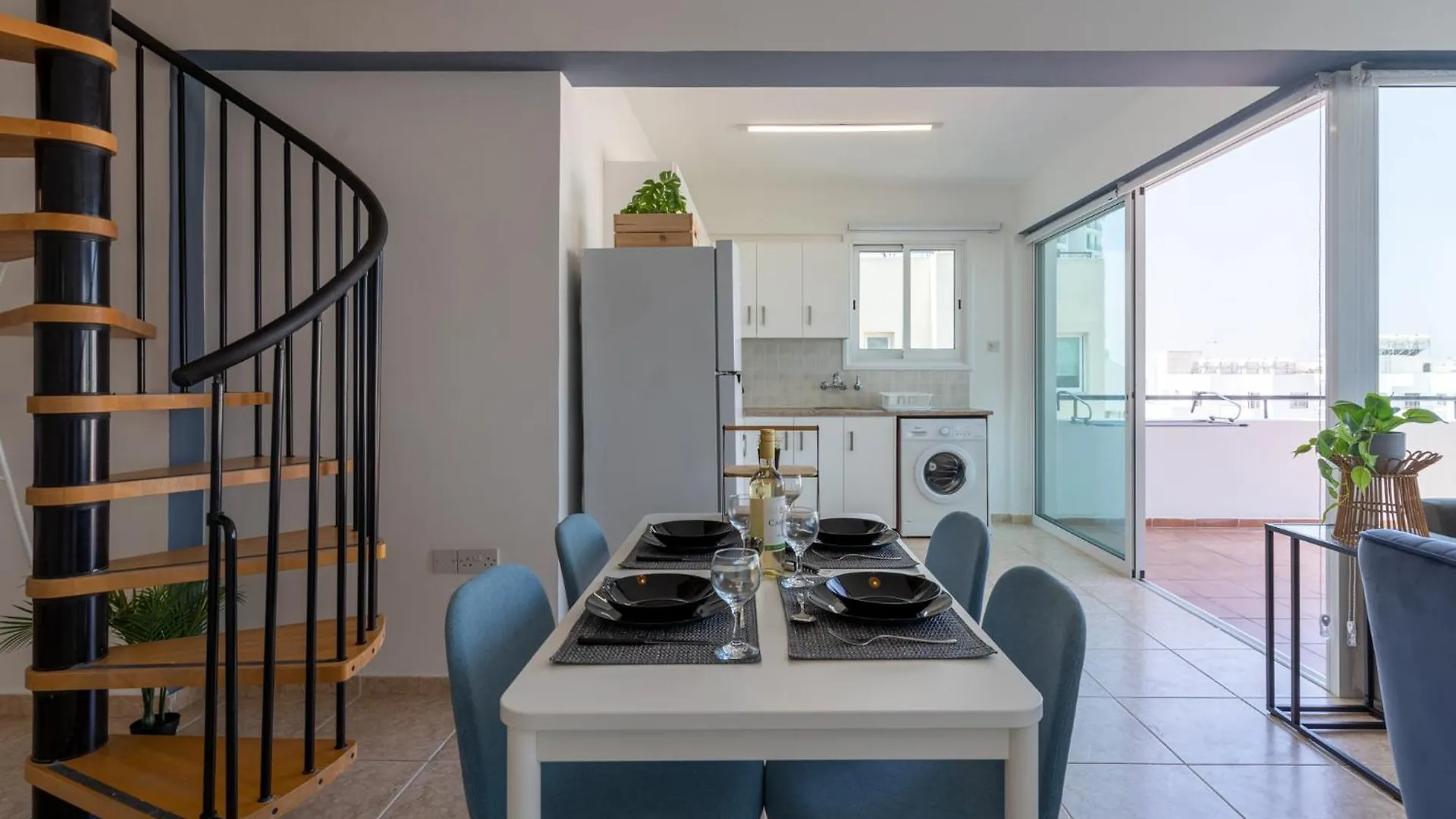 Chloris 3- Bedroom Apartment W/Pool In Larnaca
