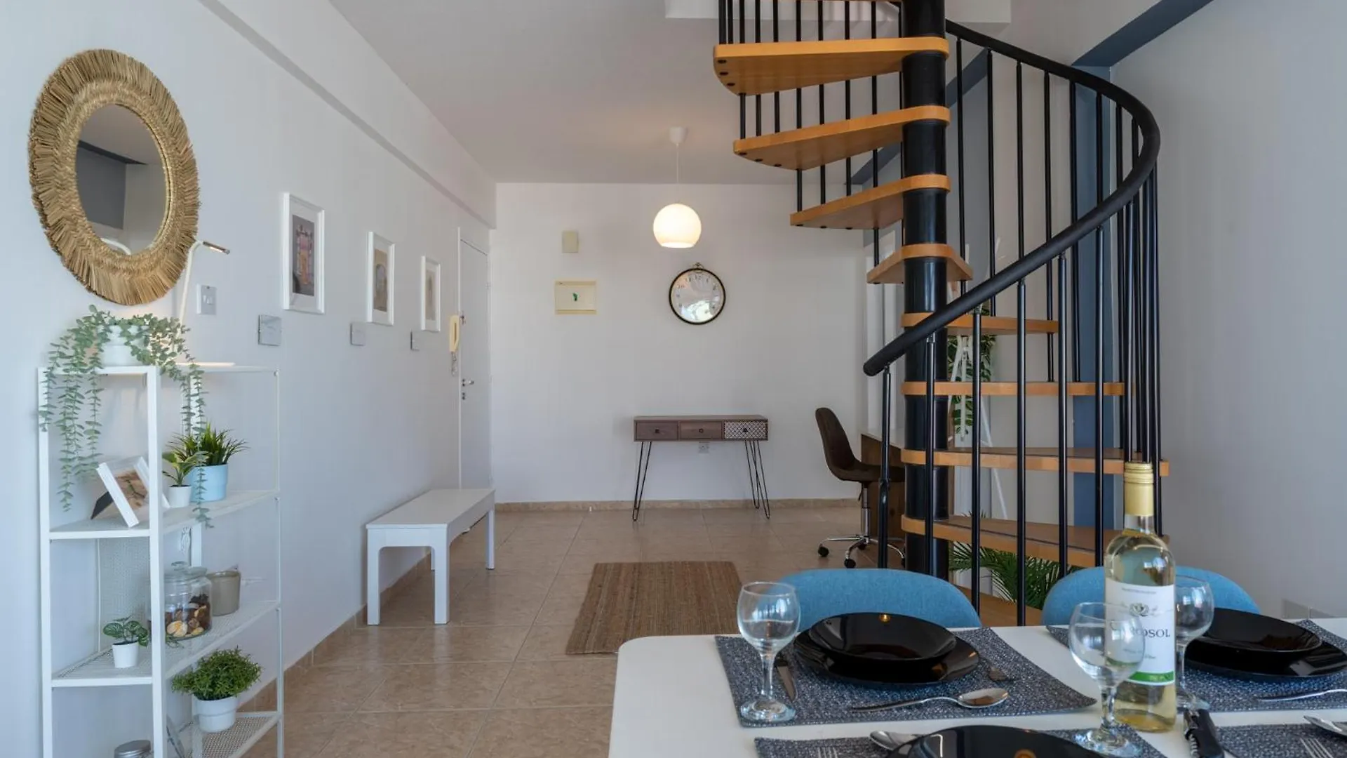Chloris 3- Bedroom Apartment W/Pool In Larnaca Cyprus