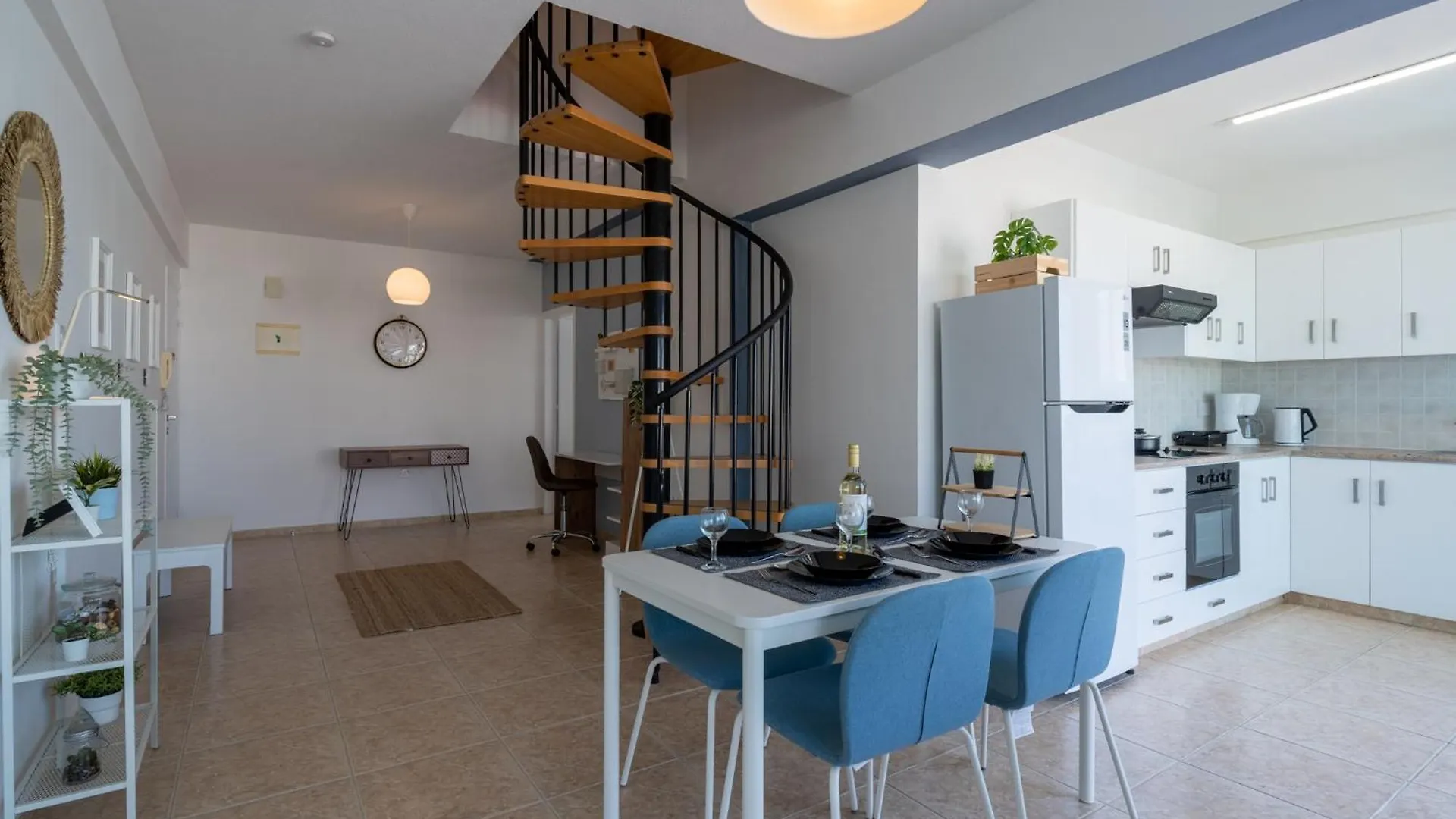 Chloris 3- Bedroom Apartment W/Pool In Larnaca Cyprus
