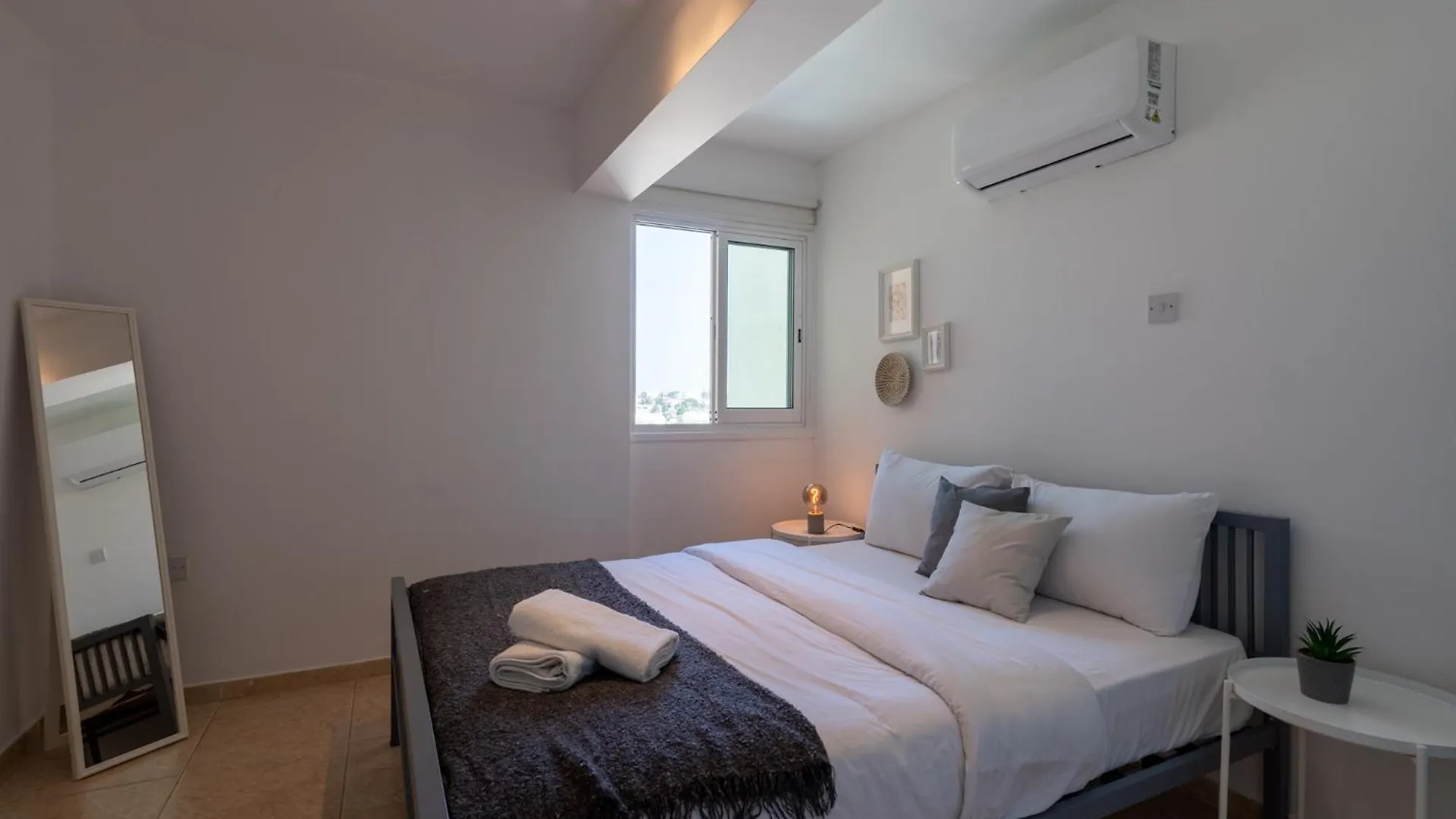 Chloris 3- Bedroom Apartment W/Pool In Larnaca