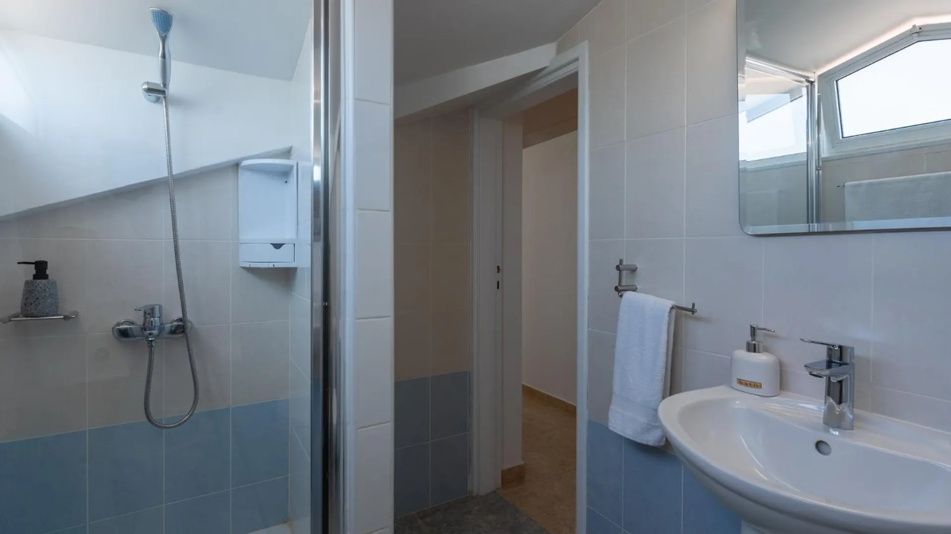Chloris 3- Bedroom Apartment W/Pool In Larnaca