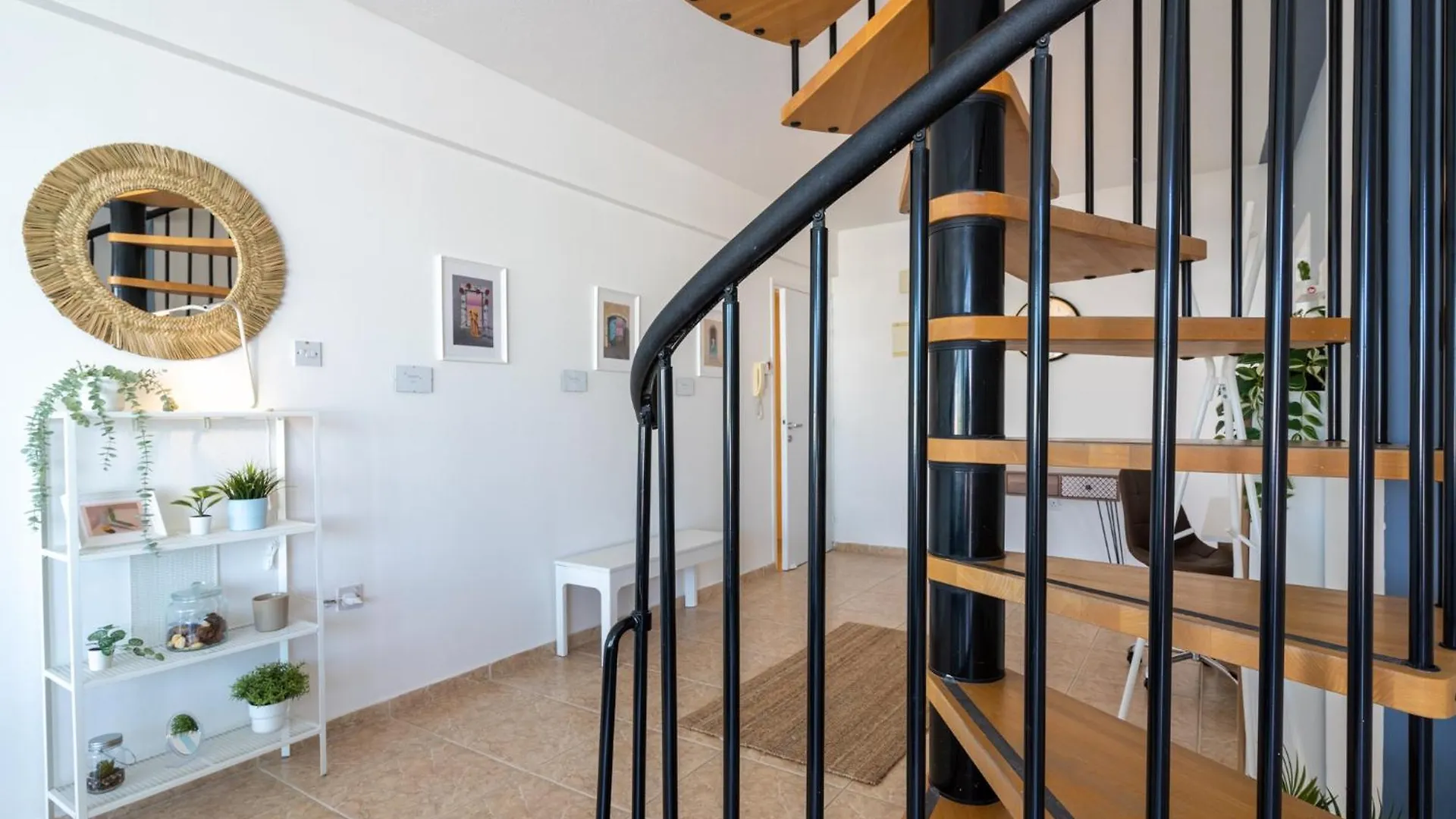 Chloris 3- Bedroom Apartment W/Pool In Larnaca Cyprus