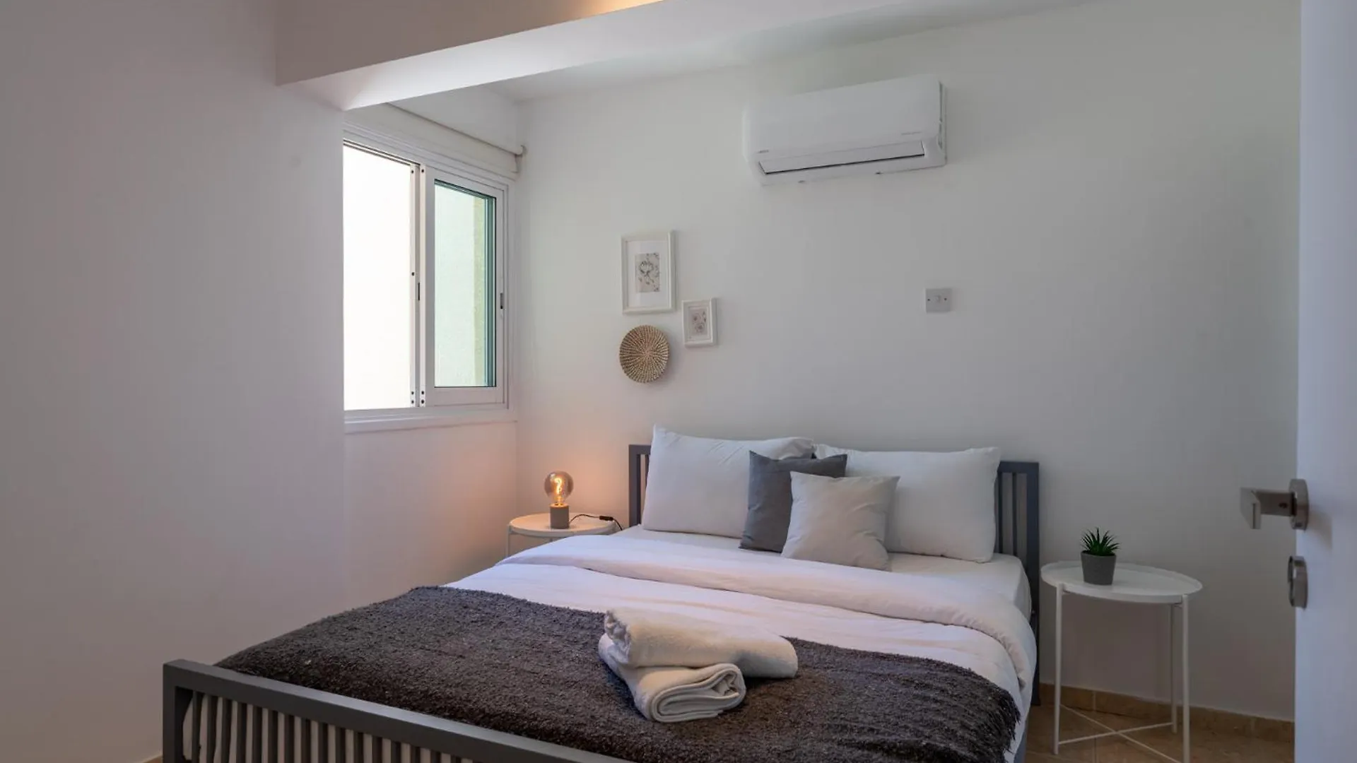 Chloris 3- Bedroom Apartment W/Pool In Larnaca