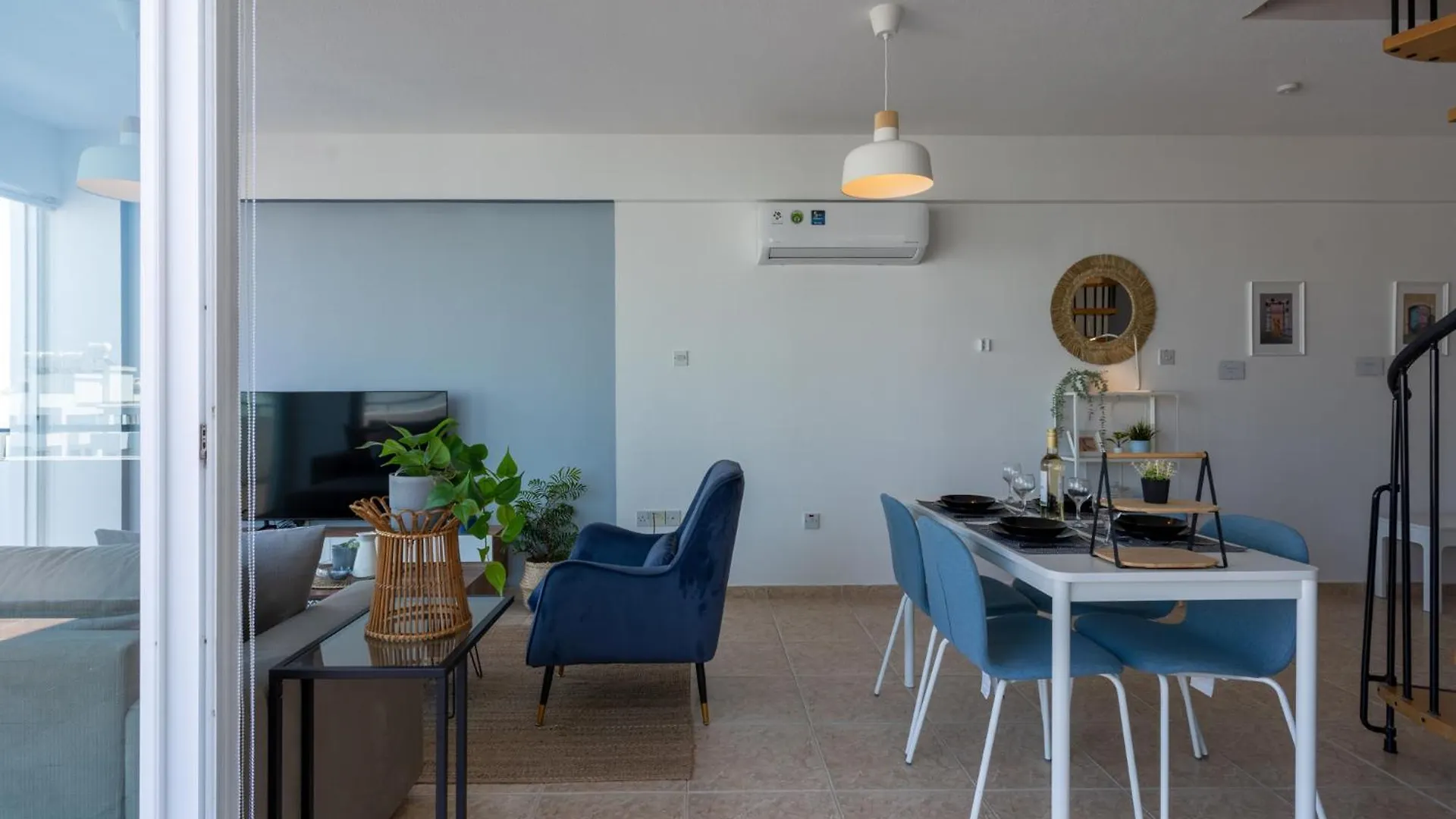 Chloris 3- Bedroom Apartment W/Pool In Larnaca