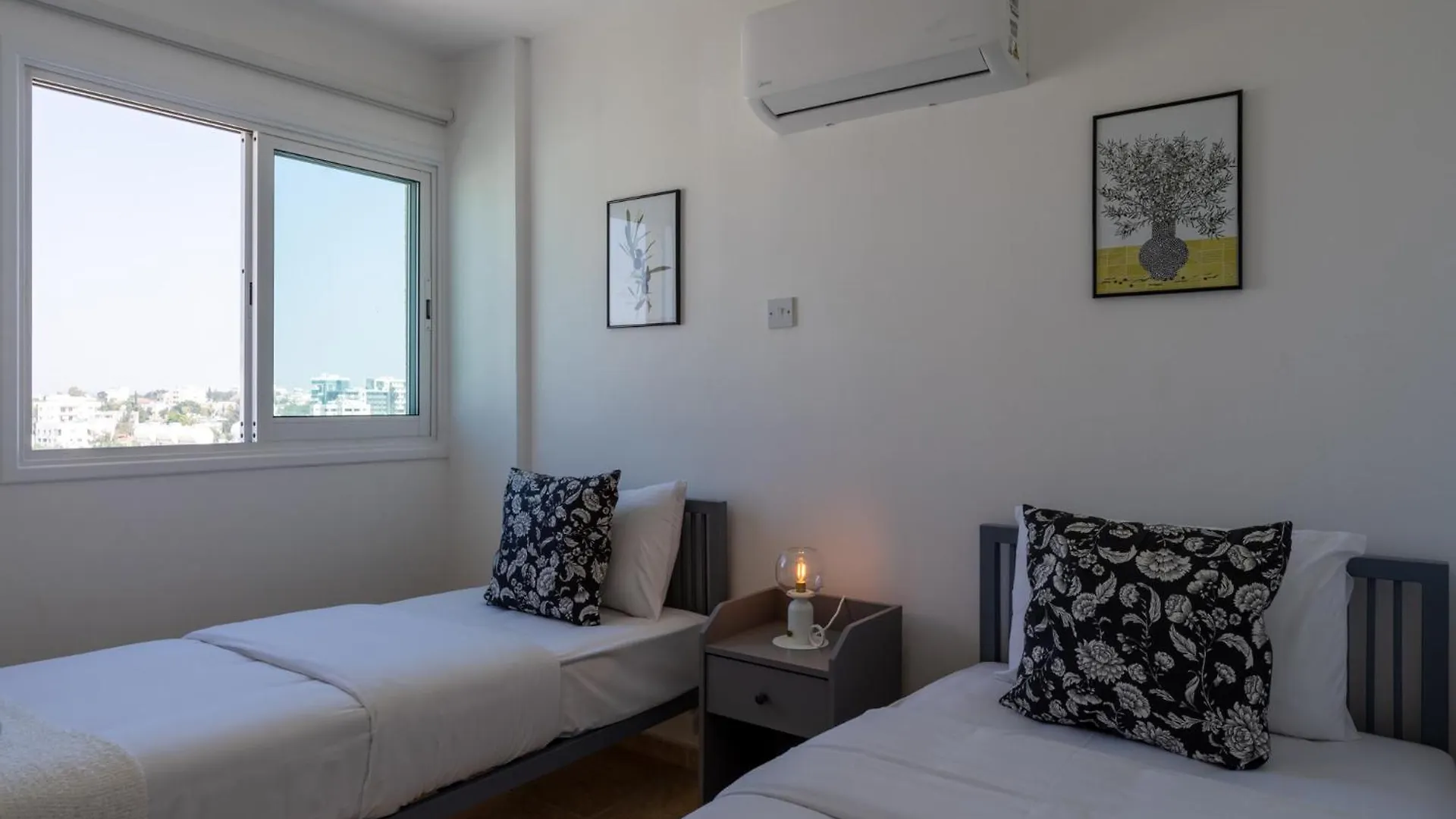 Chloris 3- Bedroom Apartment W/Pool In Larnaca
