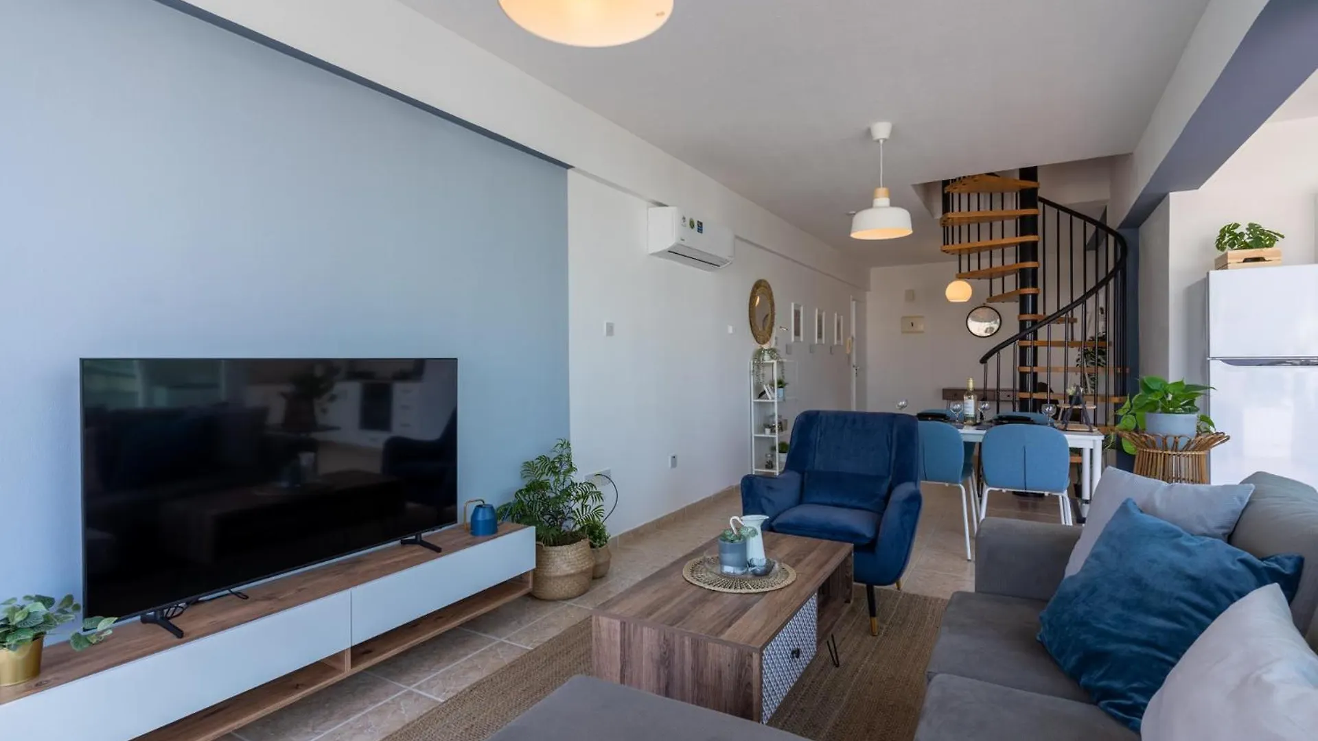 Chloris 3- Bedroom Apartment W/Pool In Larnaca Cyprus