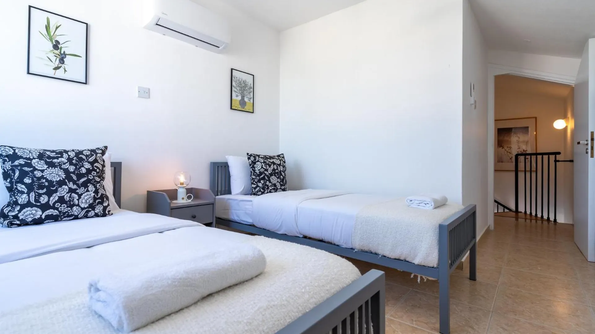 Chloris 3- Bedroom Apartment W/Pool In Larnaca